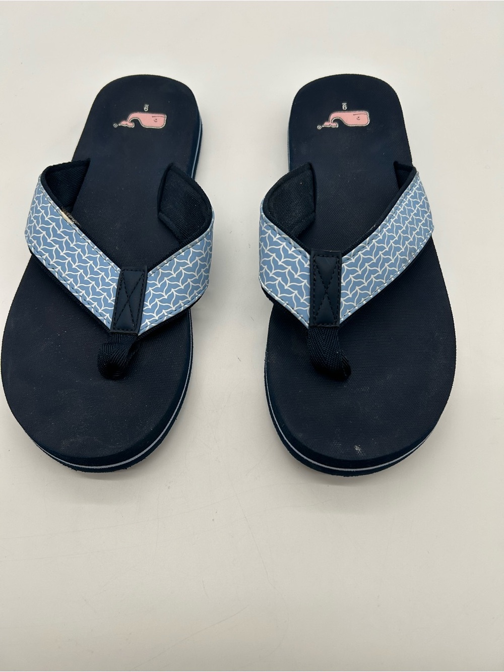 Vineyard Vines Navy Flip Flop Sandals with Light Blue Patterned Straps Women’s 9
